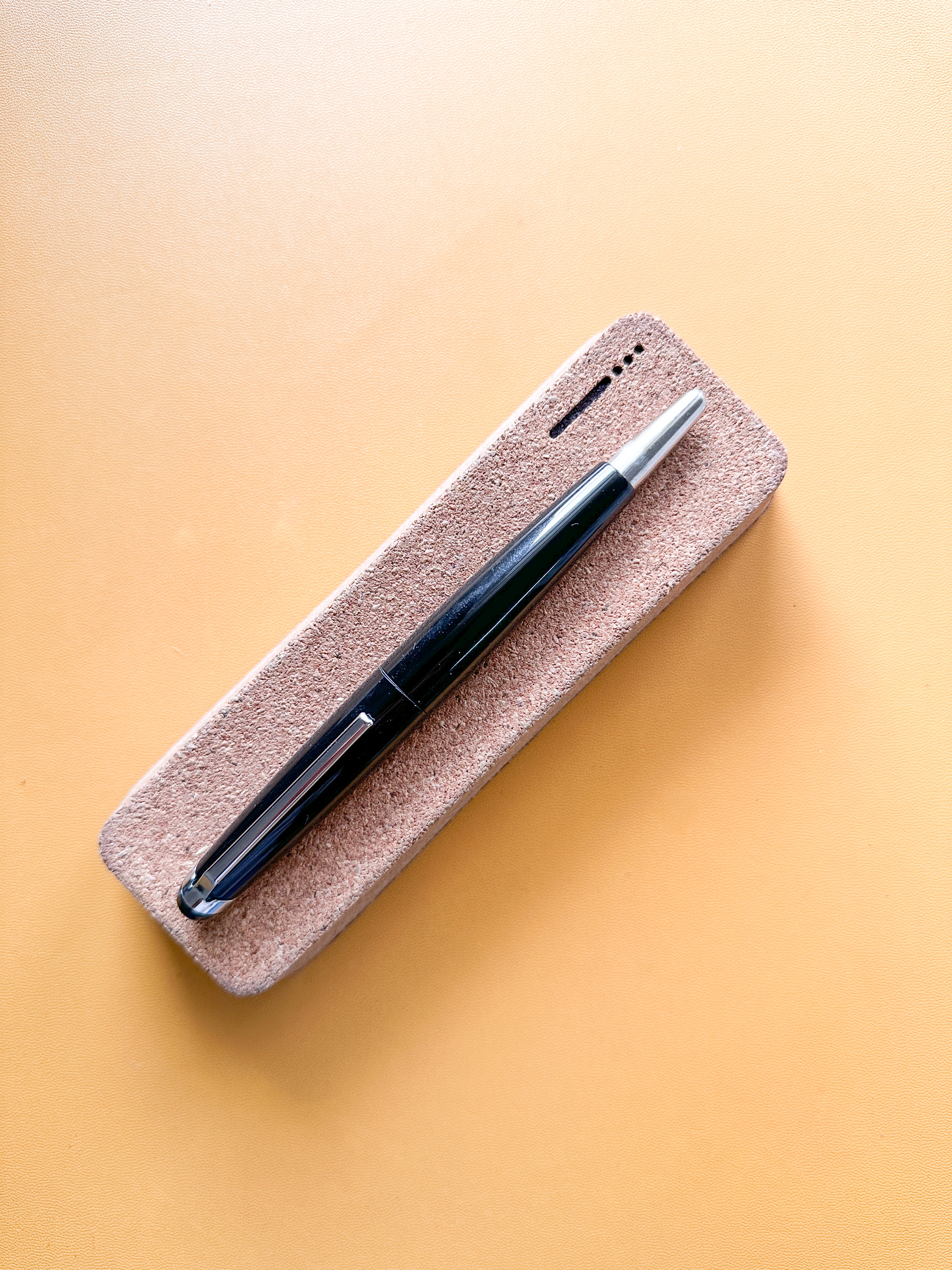 Endless Phantom Retractable Fountain Pen - Clear Chrome